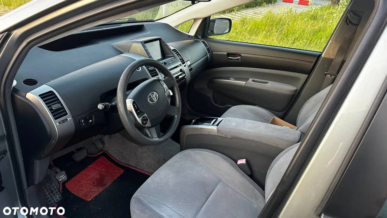 Toyota Prius (Hybrid) Executive - 13