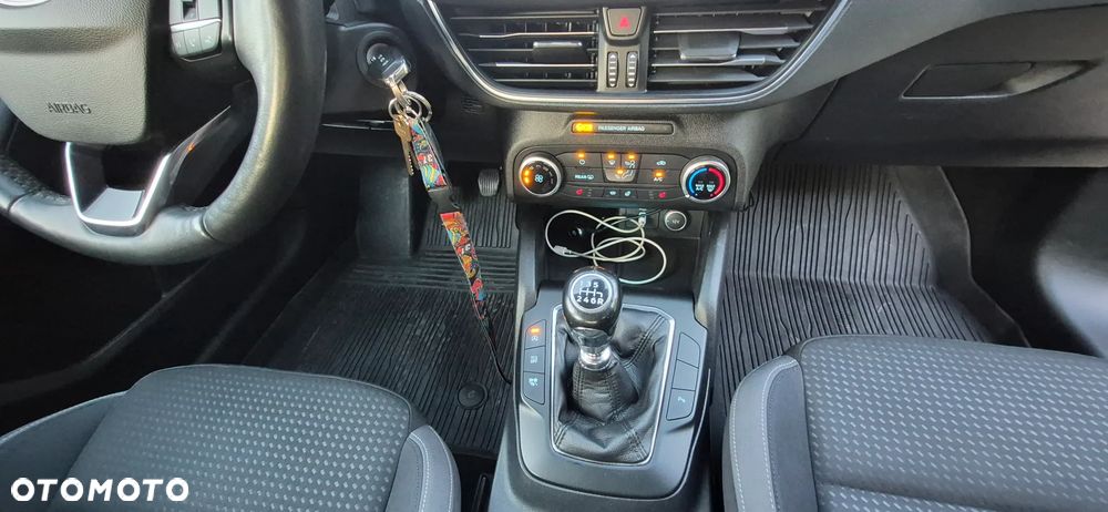 Ford Focus 1.0 EcoBoost Trend Edition - 14