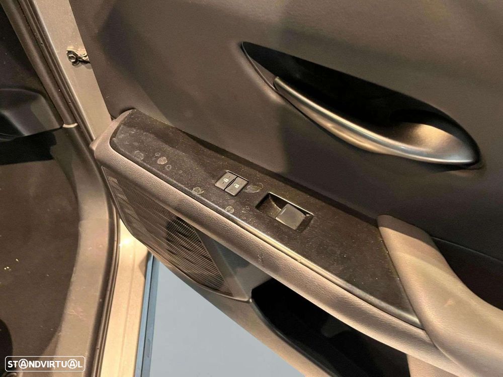 Lexus UX 250h Business - 41