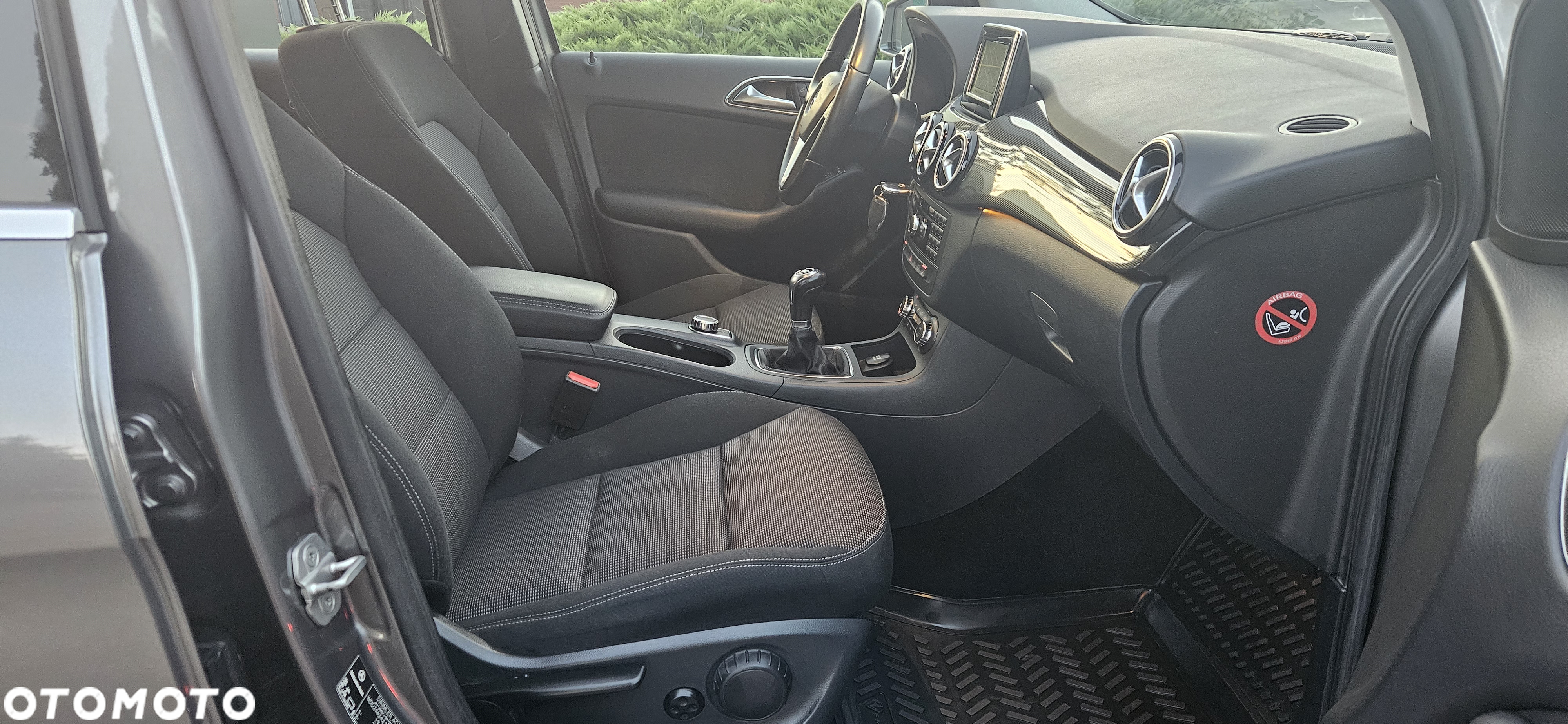 Mercedes-Benz Klasa B 180 BlueEFFICIENCY Edition - 25
