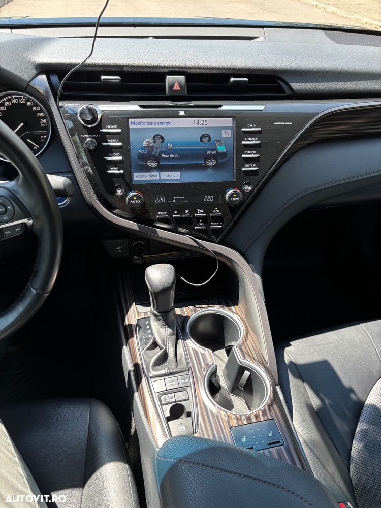 Toyota Camry Luxury - 7