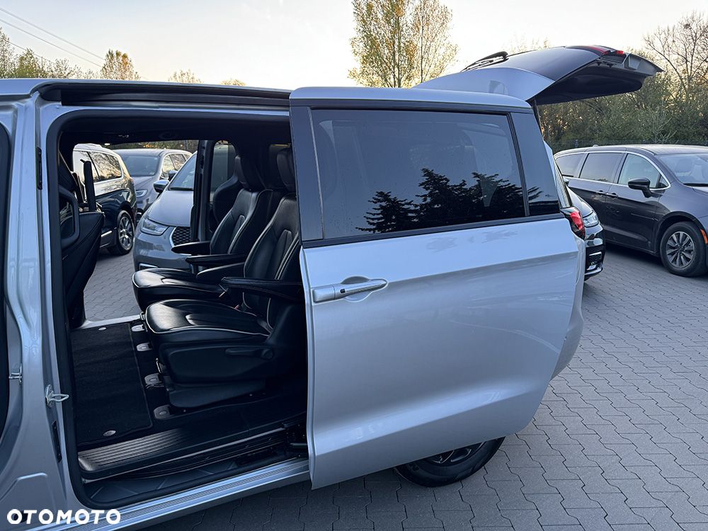 Chrysler Pacifica - 18