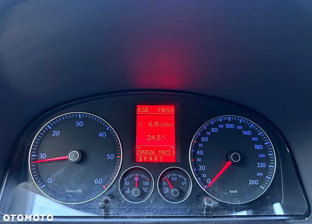 Volkswagen Touran 2.0 TDI DSG United - 16