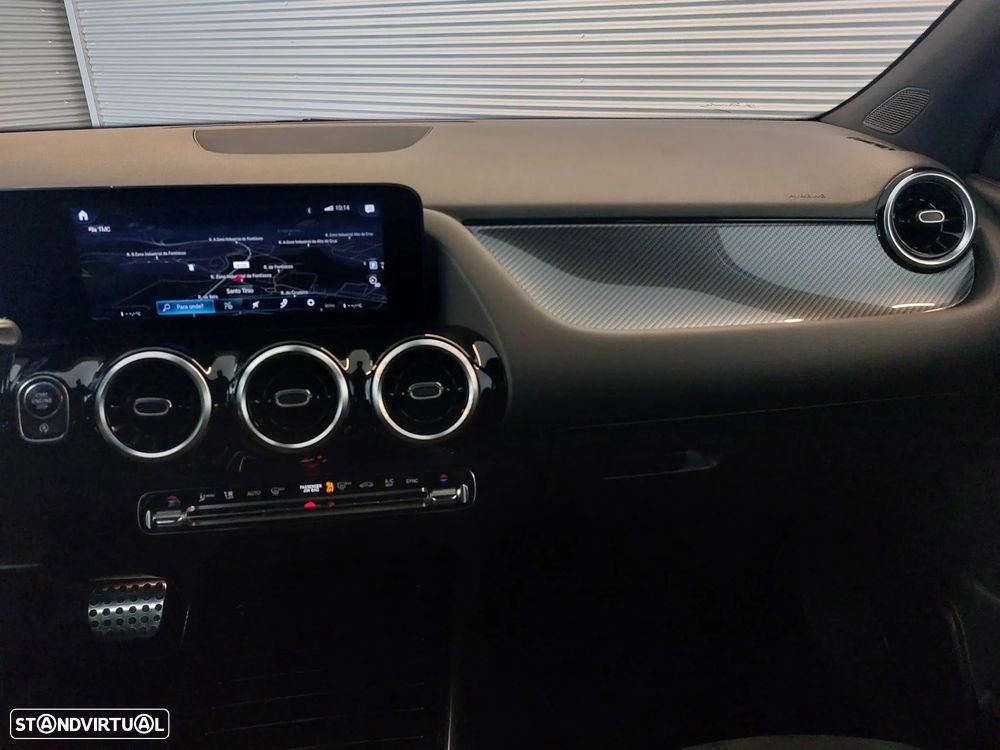 Mercedes-Benz GLA 180 d AMG Line - 12