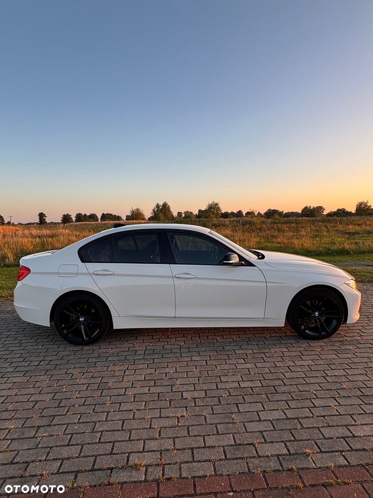 BMW Seria 3 320d Sport Line - 15