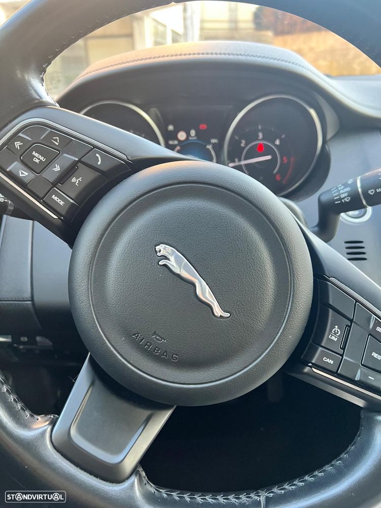 Jaguar E-Pace - 13