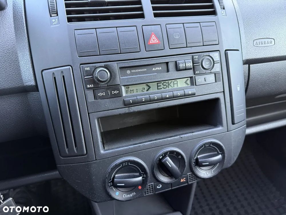 Volkswagen Polo 1.4 16V Comfortline - 22