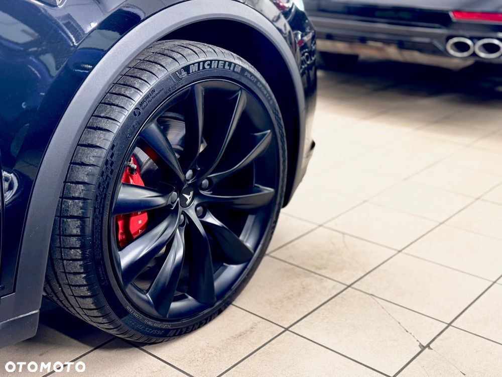 Tesla Model X Performance - 35
