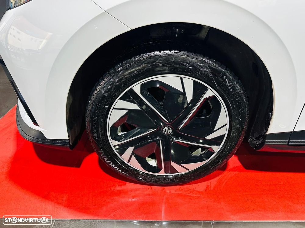 MG MG4 64 kWh Luxury - 18