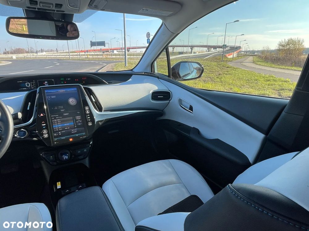 Toyota Prius Hybrid Executive - 21