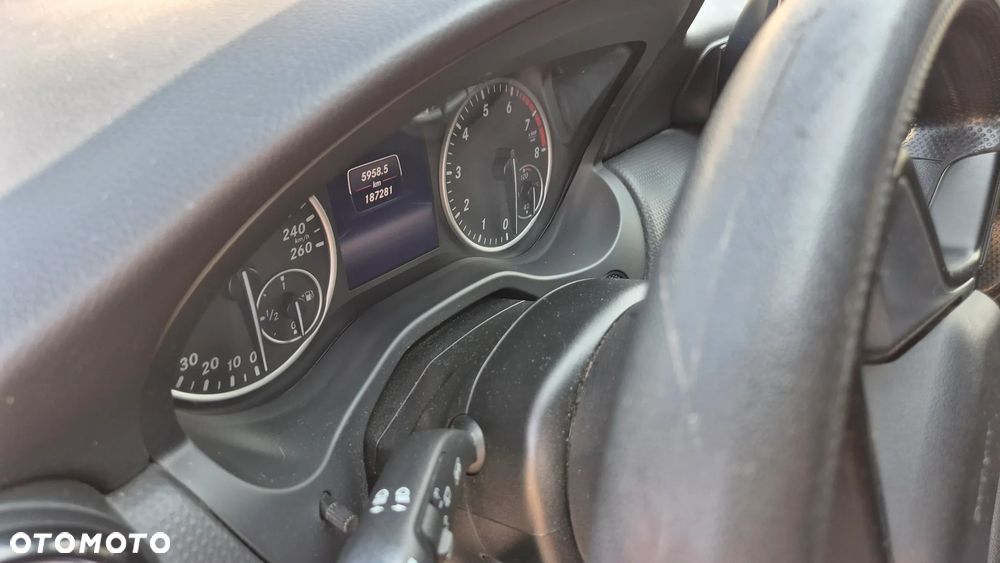 Mercedes-Benz Klasa A 180 (BlueEFFICIENCY) AMG Sport - 14