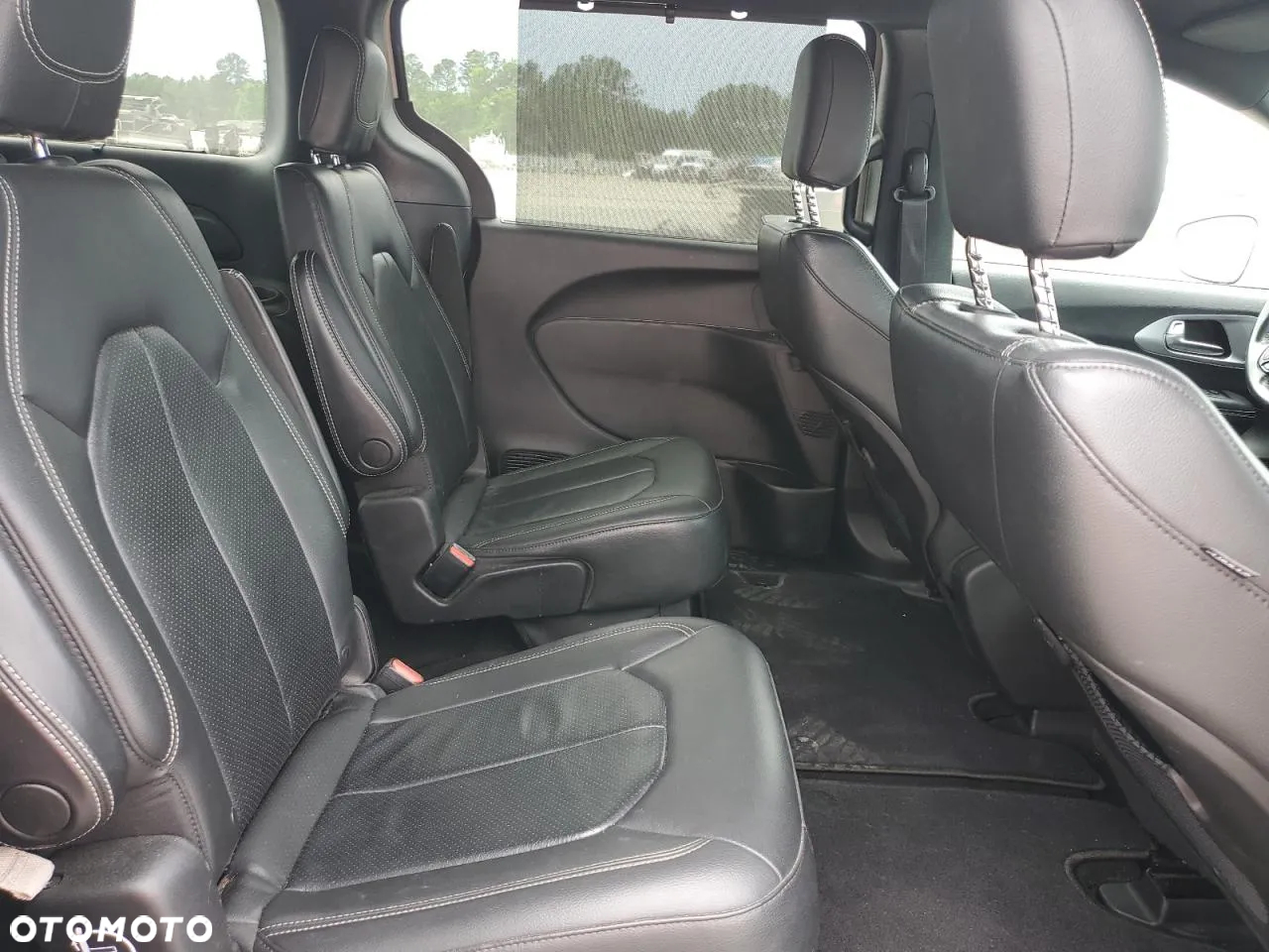 Chrysler Pacifica - 10