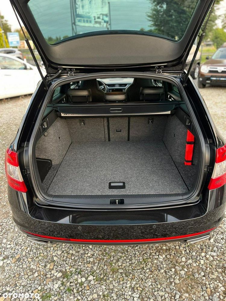 Skoda Octavia Combi 2.0 TDI RS - 23