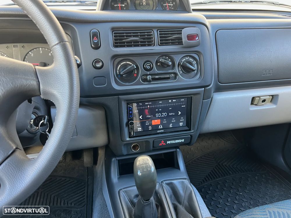 Mitsubishi Pajero Sport 2.5 TD GLS - 12