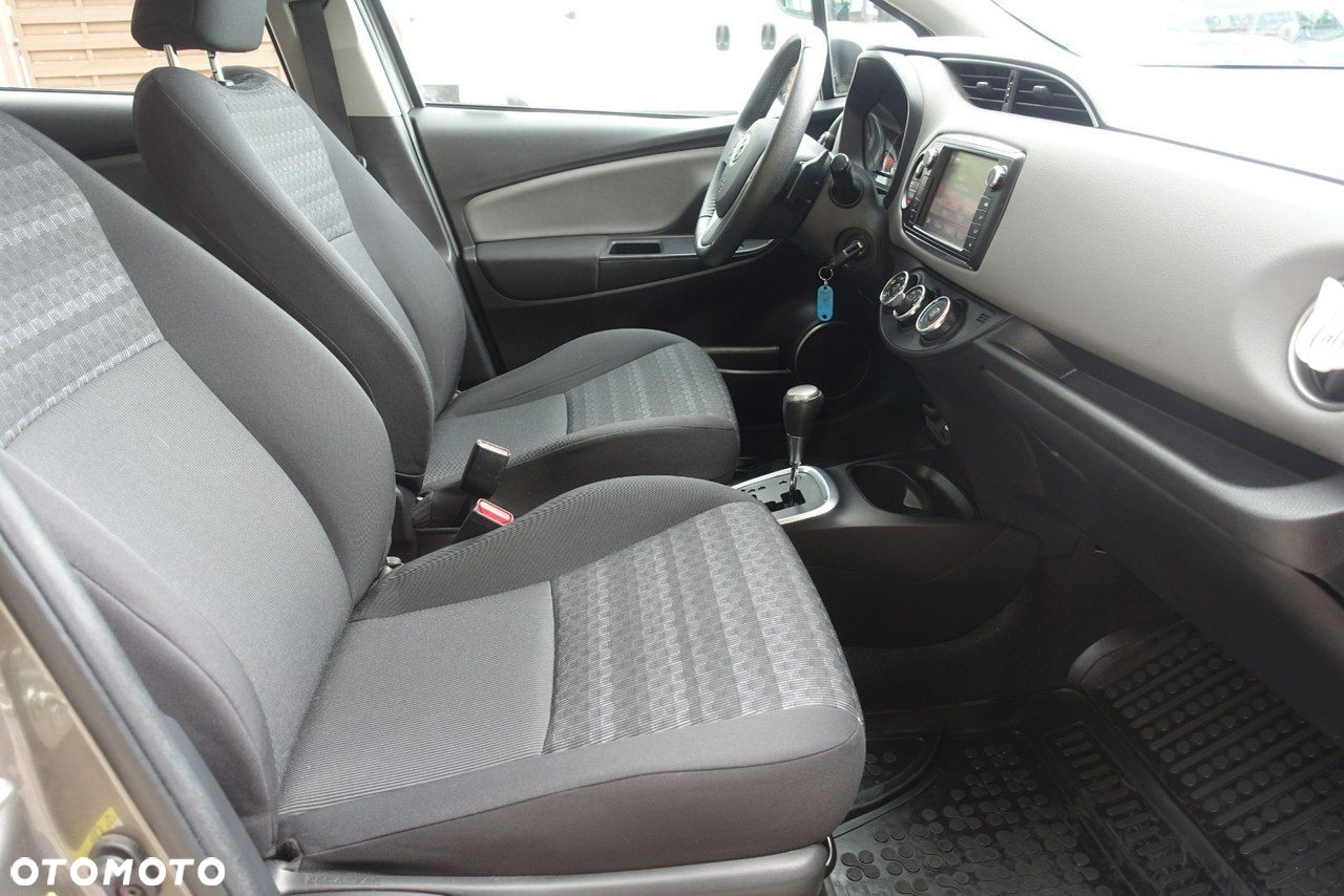Toyota Yaris - 12