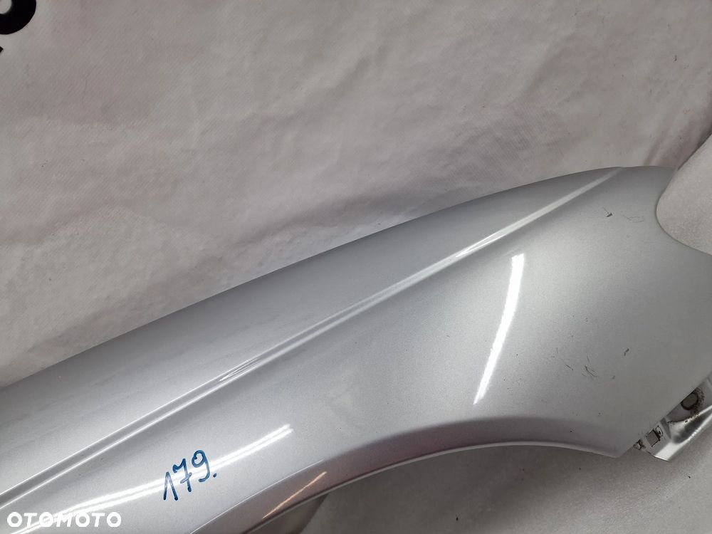 OPEL OMEGA C 99-02 SREBRNY PRAWY BŁOTNIK PRZEDNI PRZÓD , NR AUKCJI BŁ179 - 8