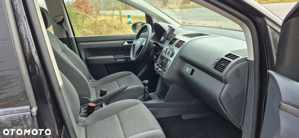 Volkswagen Touran - 12