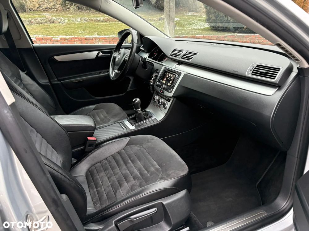 Volkswagen Passat 2.0 TDI 4Motion BlueMotion Technol Highline - 14