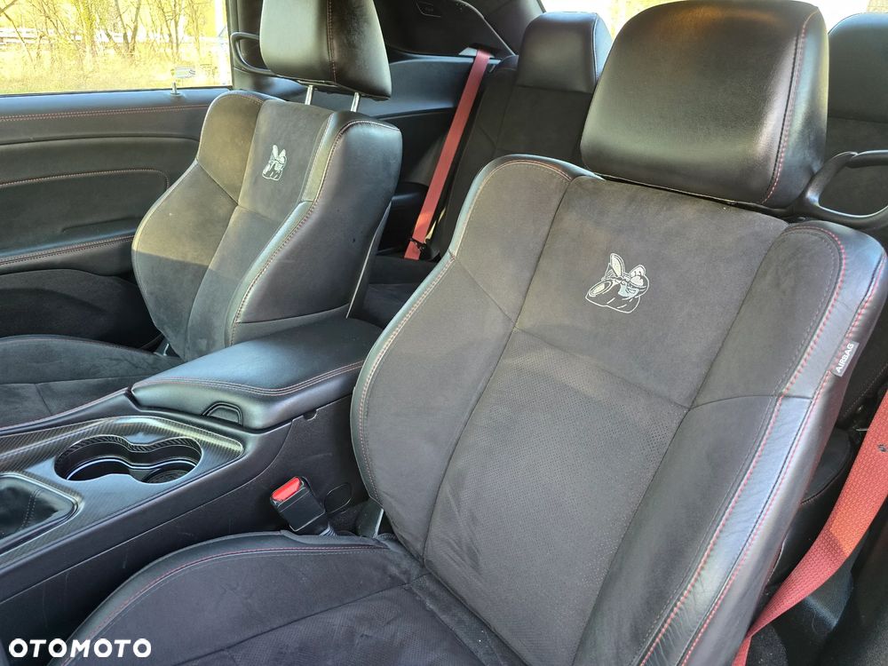 Dodge Challenger ver-6-4-scat-pack-widebody - 12