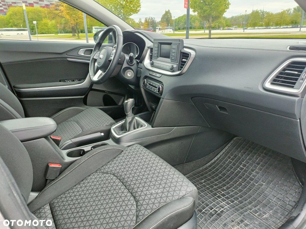 Kia Ceed 1.6 CRDi SCR M - 13
