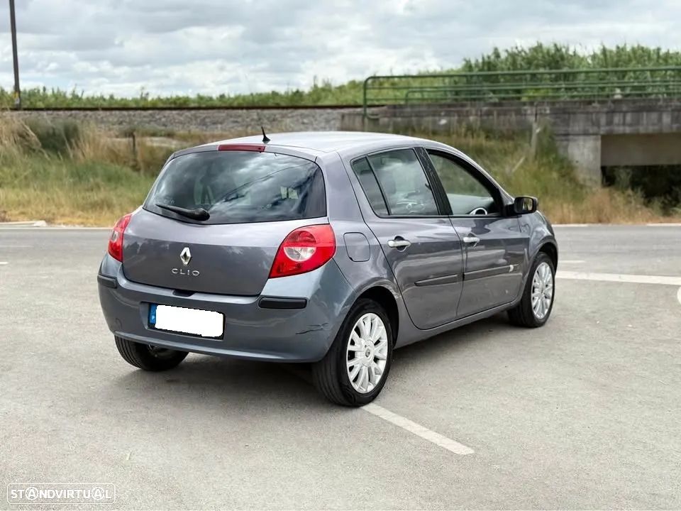 Renault Clio - 1