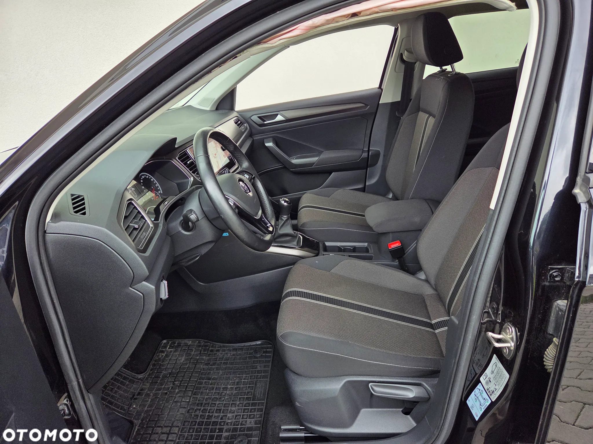 Volkswagen T-Roc - 8