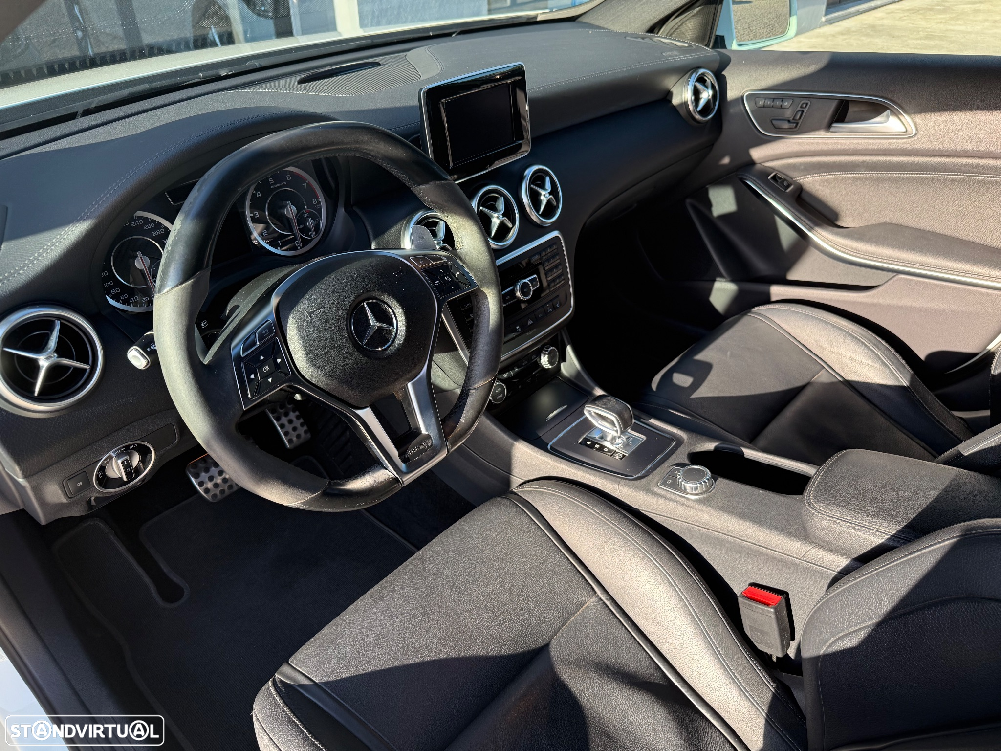 Mercedes-Benz A 45 AMG 4-Matic - 13