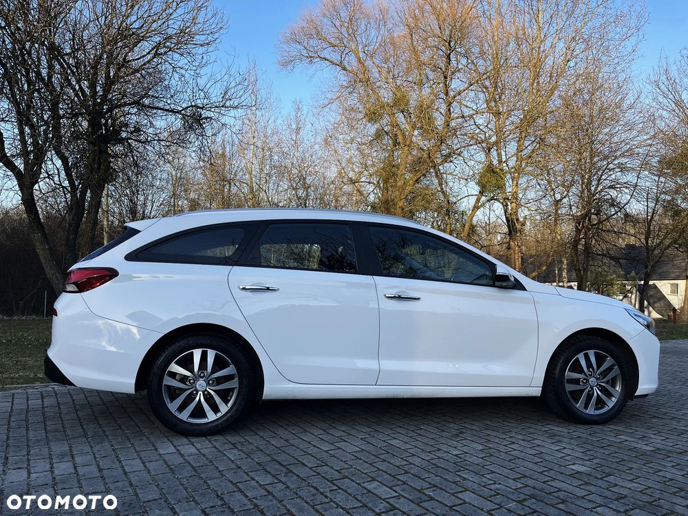 Hyundai i30 blue Kombi 1.6 CRDi Passion - 4
