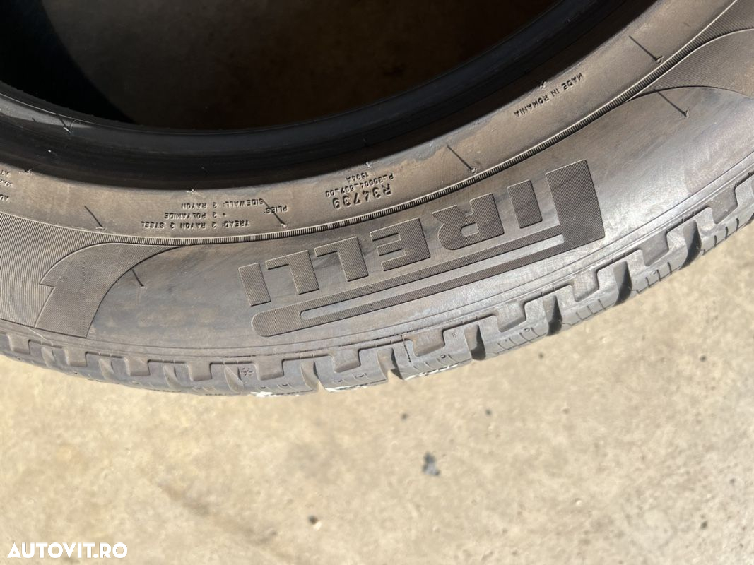 vând 2 anvelope 235/55/19 Pirelli runflat de iarnă ca noi - 6