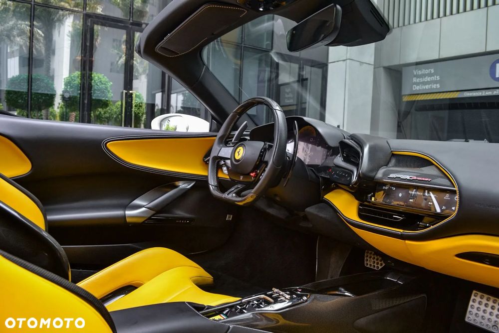 Ferrari SF90 Spider - 12