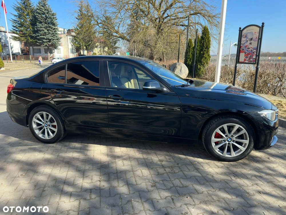 BMW Seria 3 320i - 5