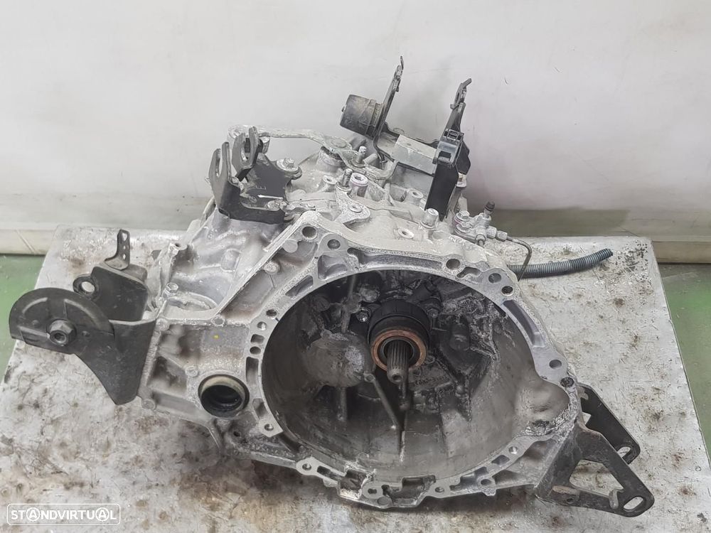 CAIXA DE VELOCIDADES TOYOTA AURIS E18 - 1