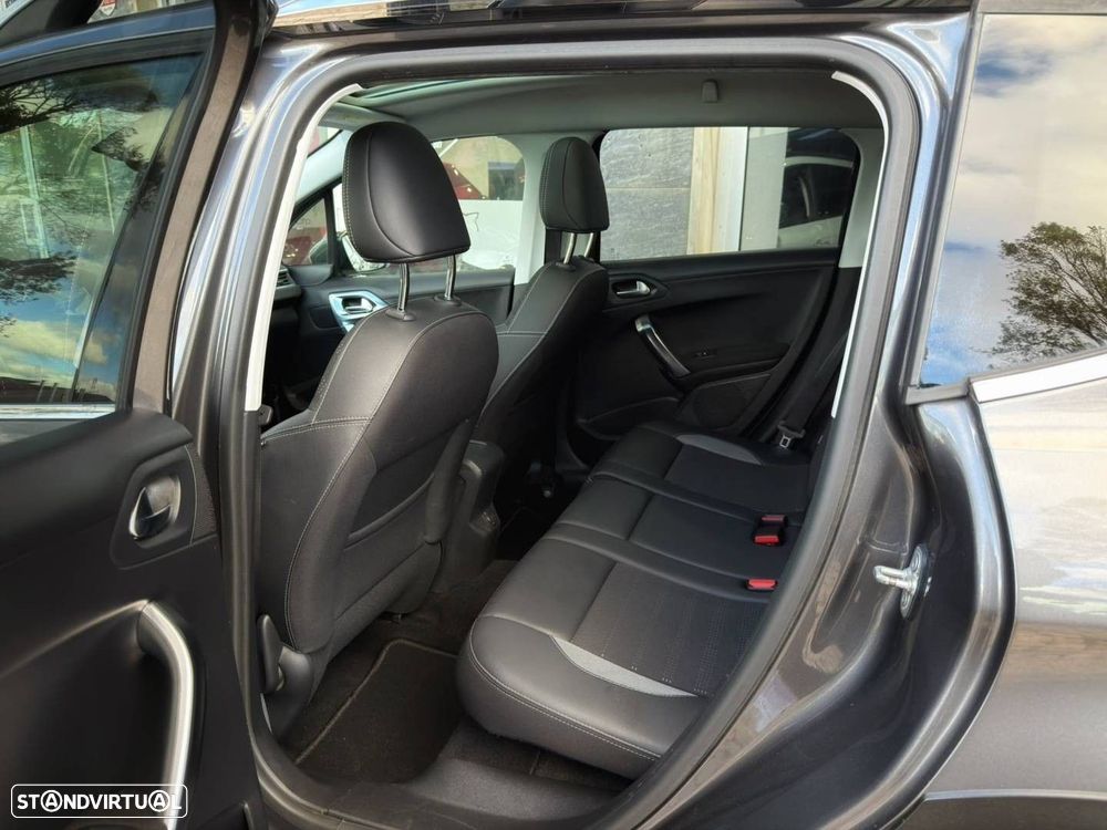 Peugeot 2008 1.2 PureTech Allure - 20