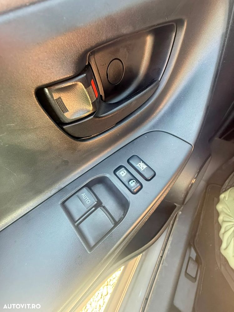 Toyota Yaris - 12