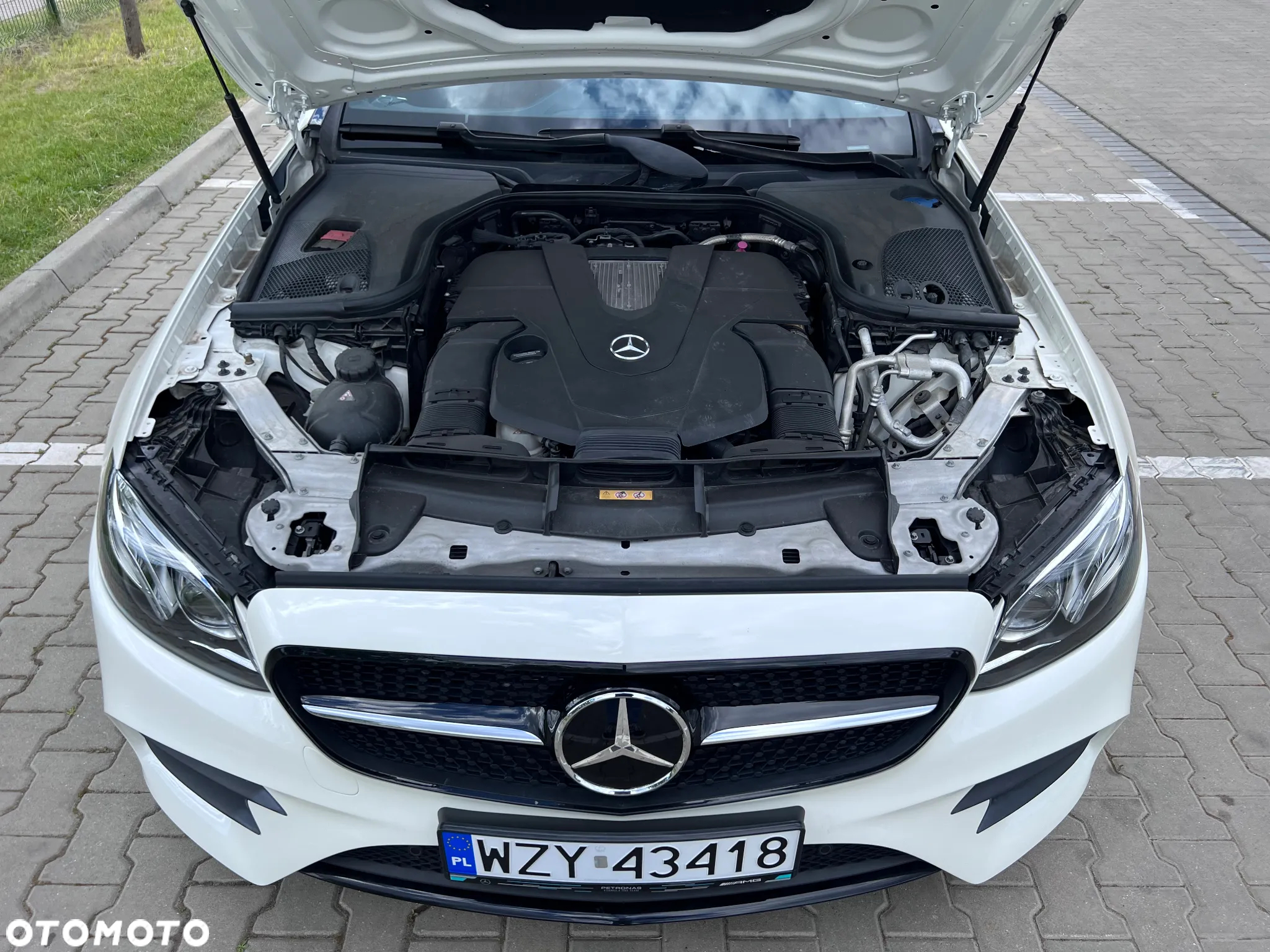 Mercedes-Benz Klasa E 400 4Matic Coupe 9G-TRONIC AMG Line - 28