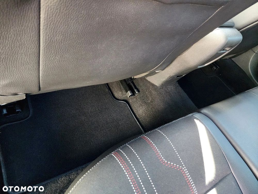 Opel Astra 1.4 Turbo 150 Jahre - 29