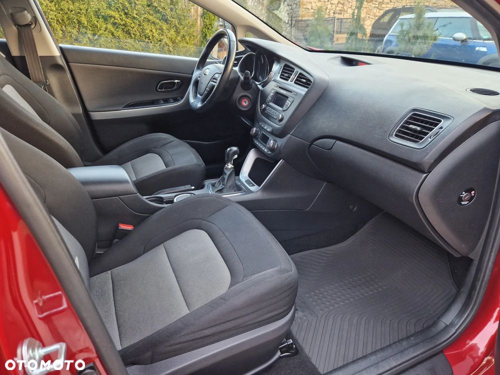 Kia Ceed 1.4 CVVT Fifa World Cup Edition - 35