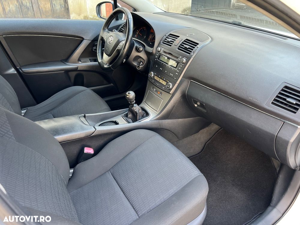 Toyota Avensis - 15