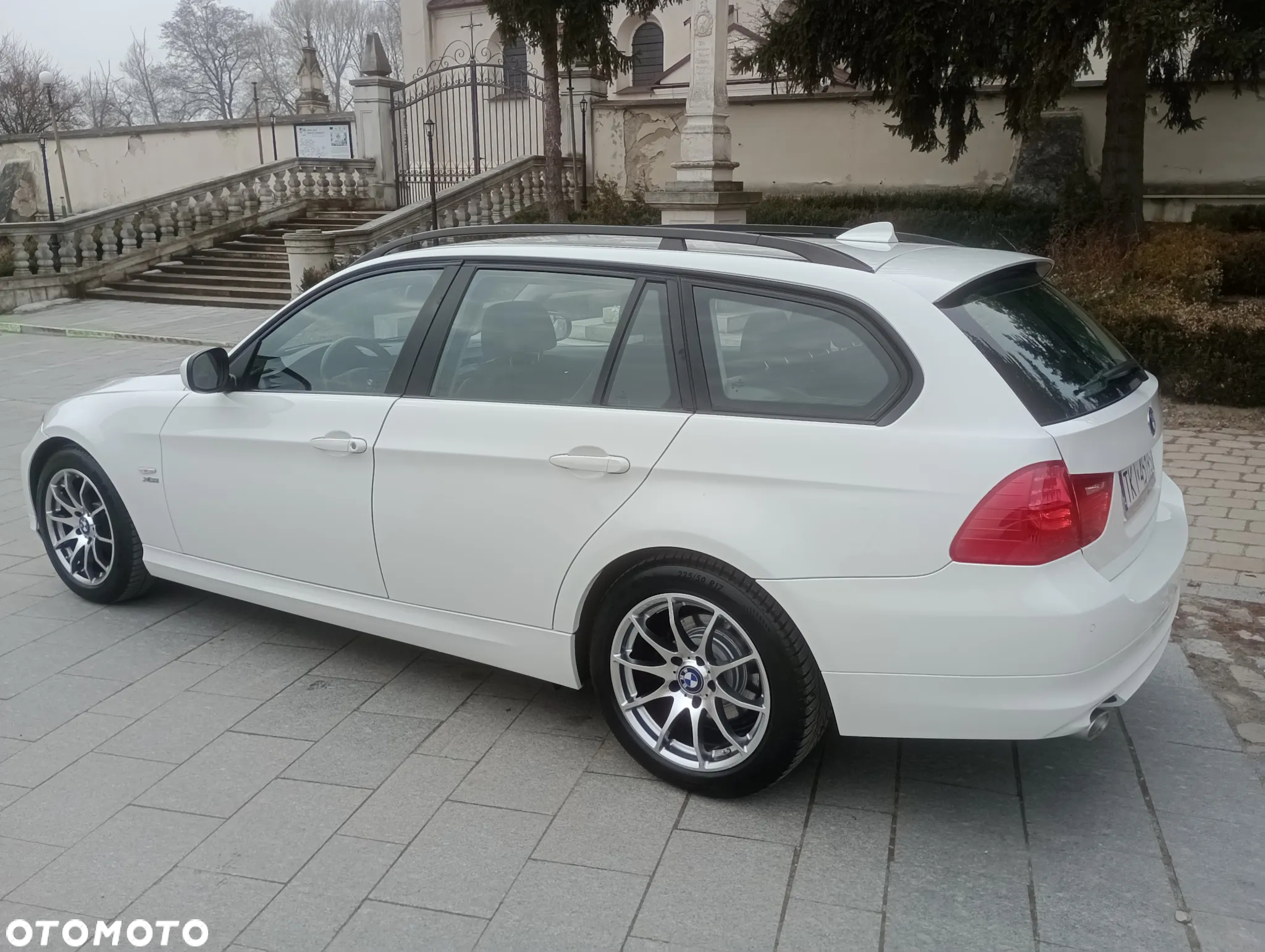 BMW Seria 3 320d xDrive DPF Touring - 4