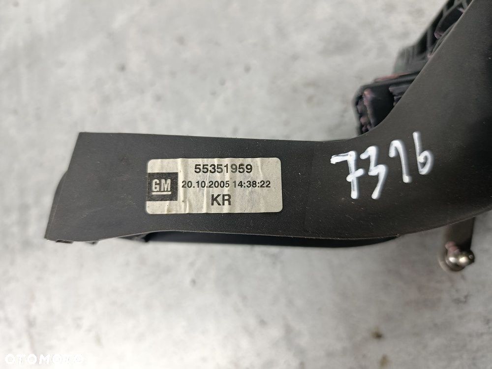 LEWAREK ZMIANY BIEGÓW OPEL ZAFIRA B 55351959 GM 1.9 CDTI - 6