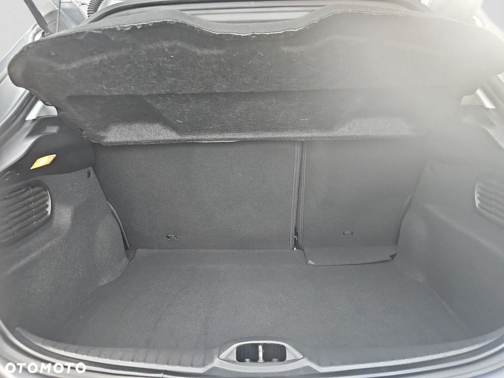 Peugeot 208 - 21