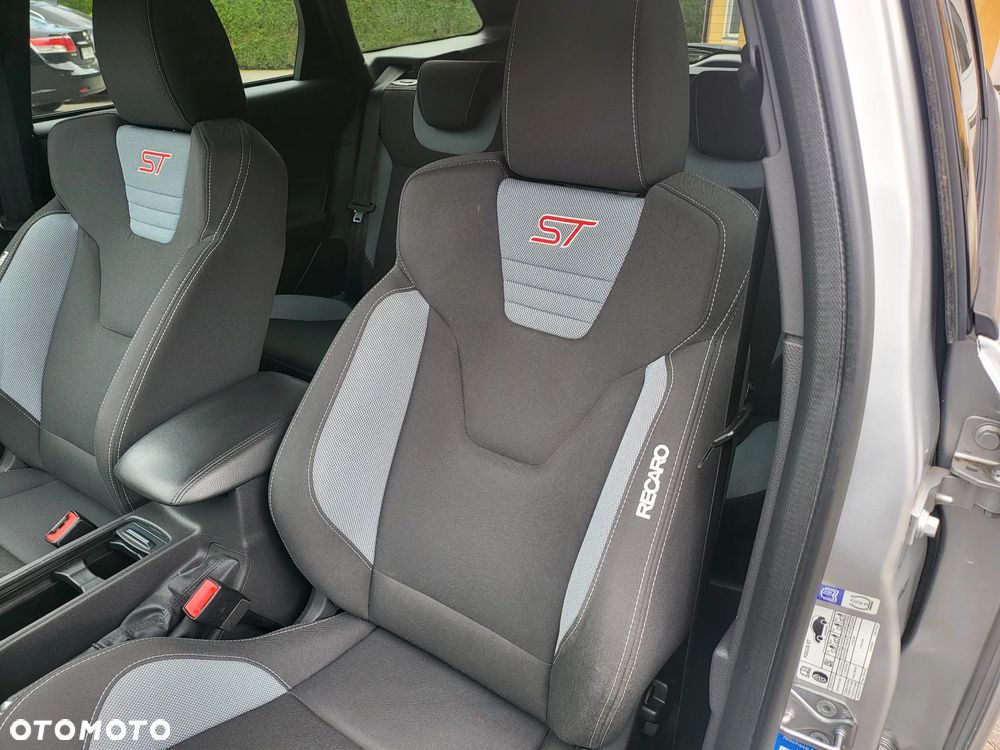 Ford Focus 2.0 TDCi ST-2 - 19