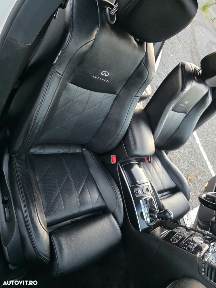 Infiniti QX70 - 38
