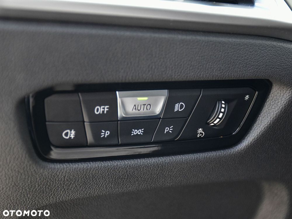 BMW Seria 3 330i xDrive M Sport - 19