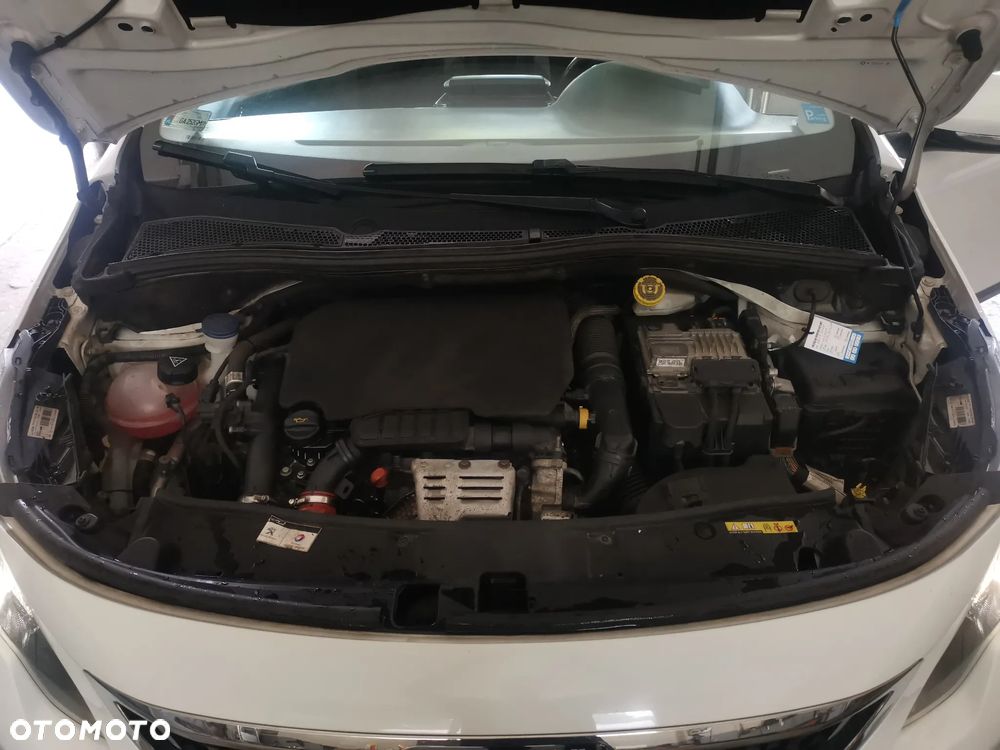 Peugeot 2008 1.2 Pure Tech GPF Active S&S - 17