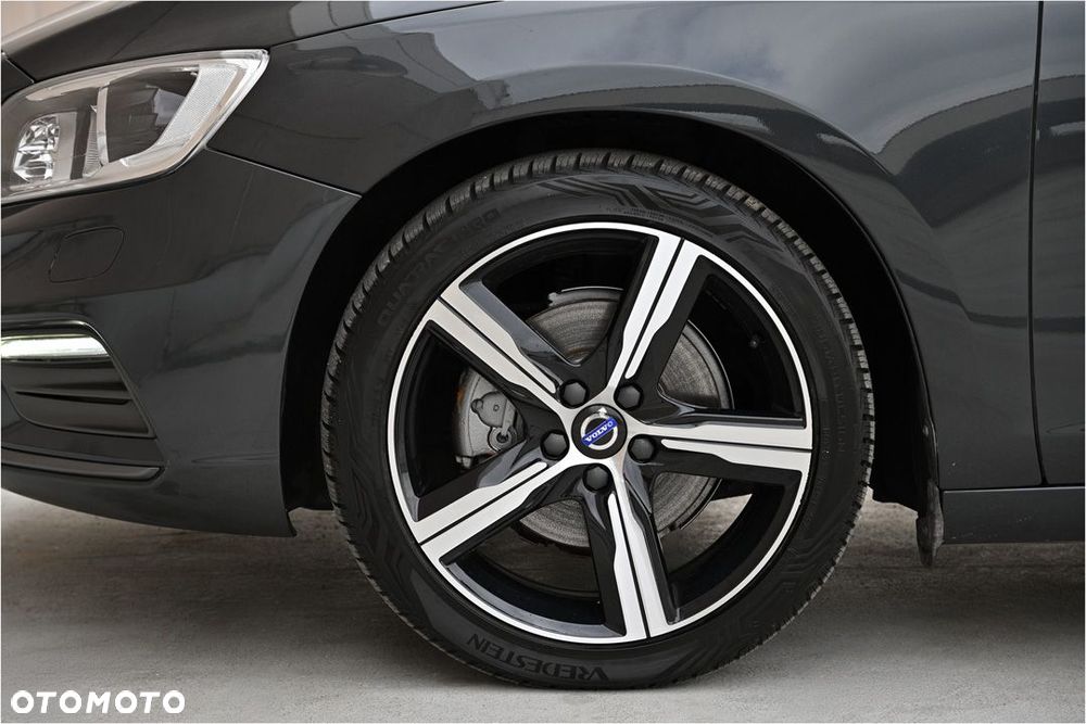 Volvo V60 D3 R-Design - 29