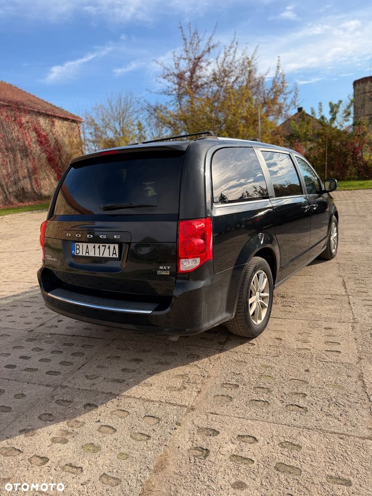 Dodge Grand Caravan - 3