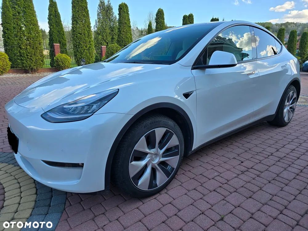 Tesla Model Y Long Range AWD - 13