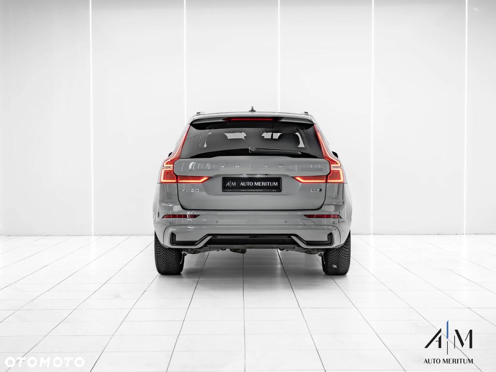 Volvo XC 60 B4 D AWD Plus Dark - 11