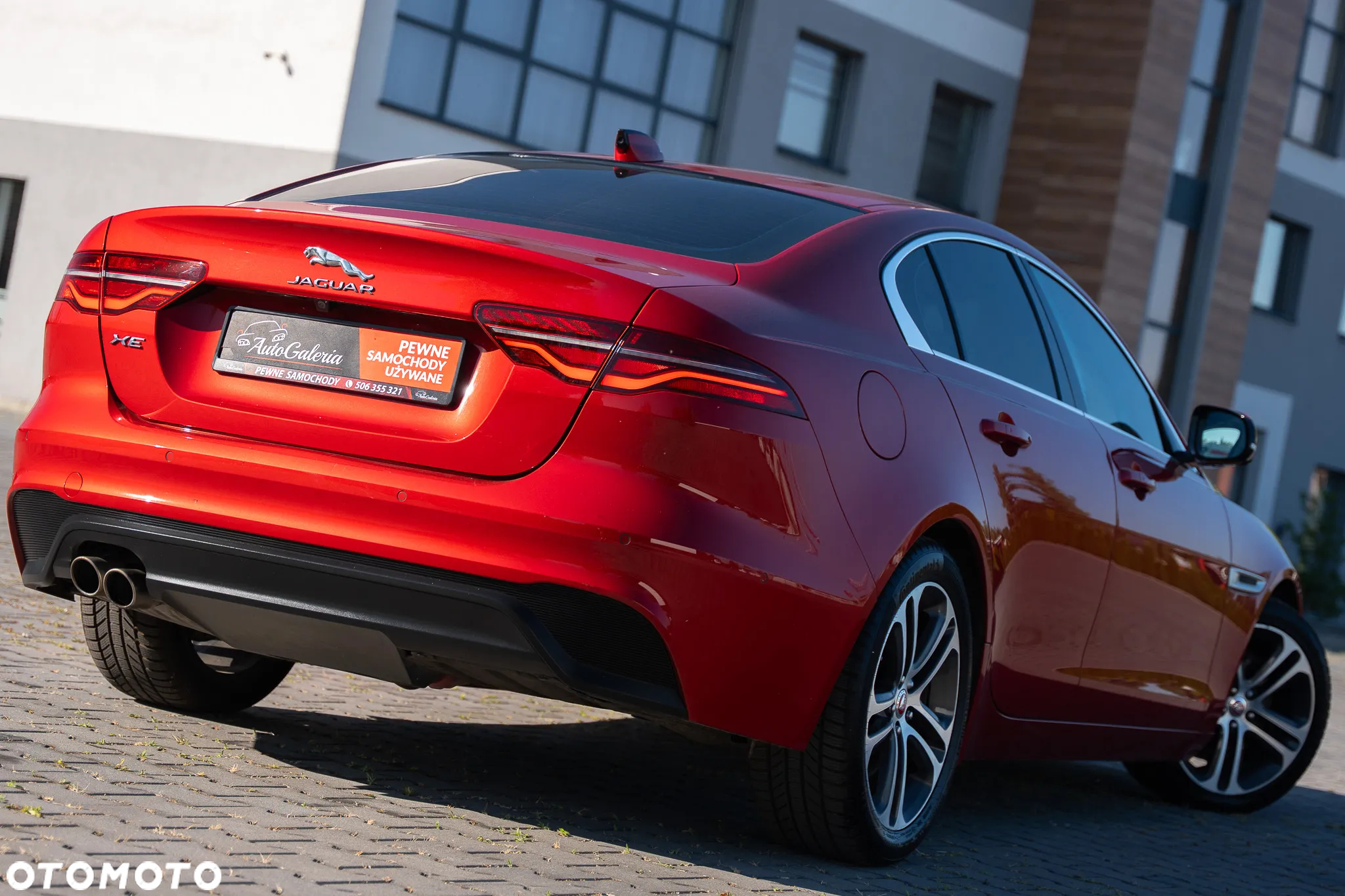 Jaguar XE 2.0 D180 R-Dynamic HSE - 9